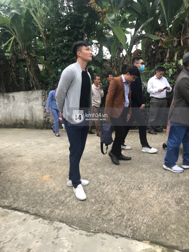 Trực tiếp đám cưới Công Phượng tại Nghệ An: Tân lang tân nương đan chặt tay nhau trên lễ đường, Dế Choắt - Văn Đức rạng rỡ chung khung hình-19