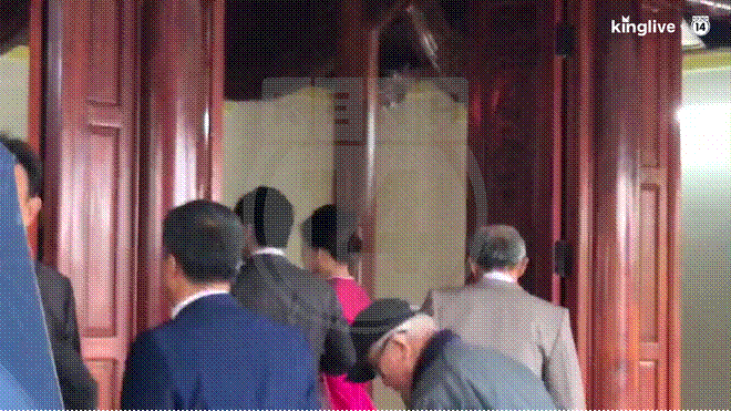 Trực tiếp đám cưới Công Phượng tại Nghệ An: Tân lang tân nương đan chặt tay nhau trên lễ đường, Dế Choắt - Văn Đức rạng rỡ chung khung hình-17