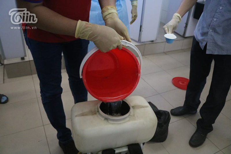 Phun khử khuẩn tại Đại học Hutech - nơi BN 1342 từng đến học trong thời gian cách ly-3