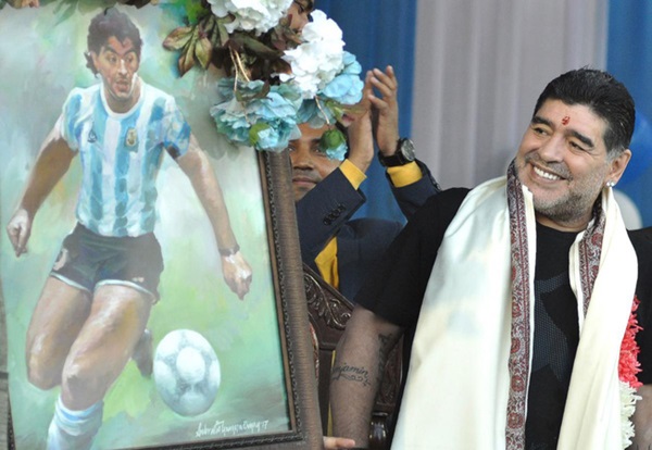 Tình trường lừng lẫy không kém sự nghiệp bóng đá của Cậu bé vàng Maradona: Từ đám cưới thế kỷ hàng trăm tỷ đồng đến mớ nhân tình nhiều không đếm xuể-1