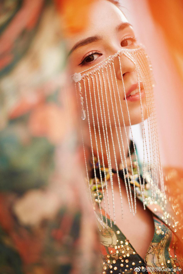 Sau 2 năm, cả Nhiệt Ba và đối thủ Cáp Ni Khắc Tư đều xuống sắc không phanh: Dừ” nhanh khó tin, còn đâu visual khiến Cbiz trầm trồ?-16