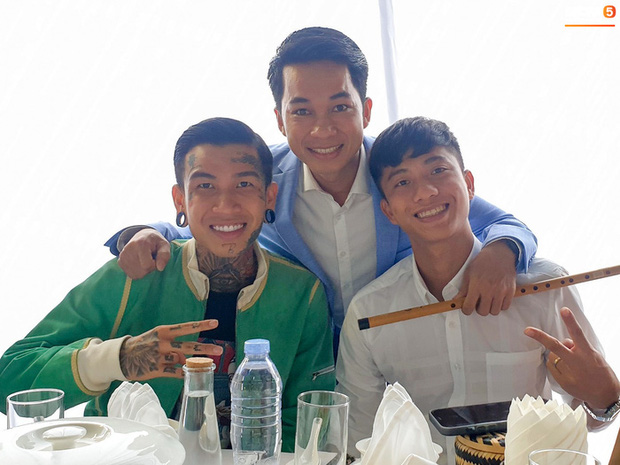 Công Phượng chăm sóc Viên Minh từng li trong lễ cưới ở Nghệ An-8