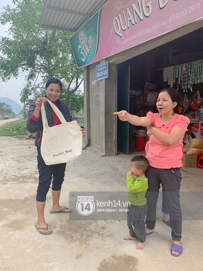 Trực tiếp đám cưới Công Phượng tại Nghệ An: Tân lang tân nương đan chặt tay nhau trên lễ đường, Dế Choắt - Văn Đức rạng rỡ chung khung hình-2