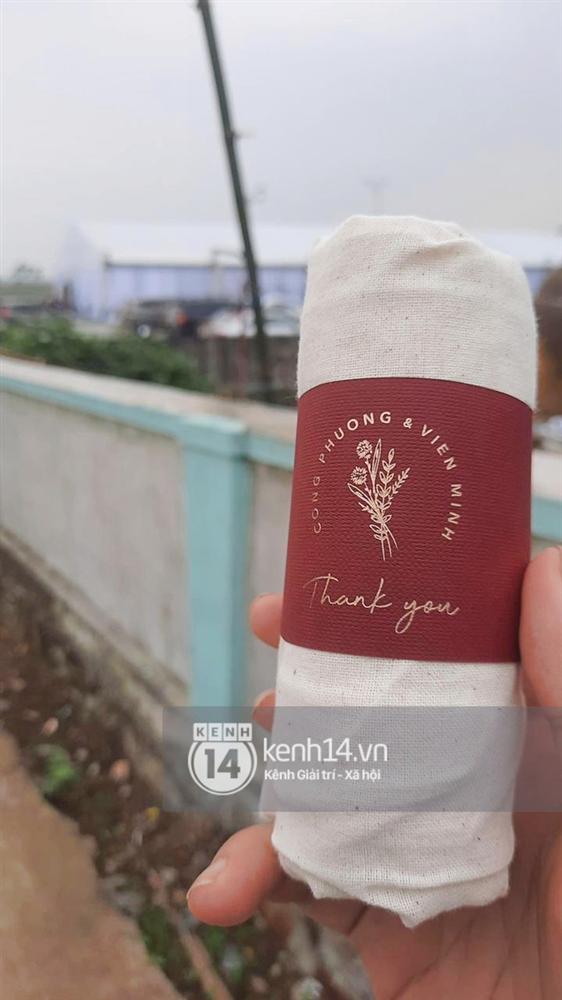 Trực tiếp đám cưới Công Phượng tại Nghệ An: Tân lang tân nương đan chặt tay nhau trên lễ đường, Dế Choắt - Văn Đức rạng rỡ chung khung hình-1