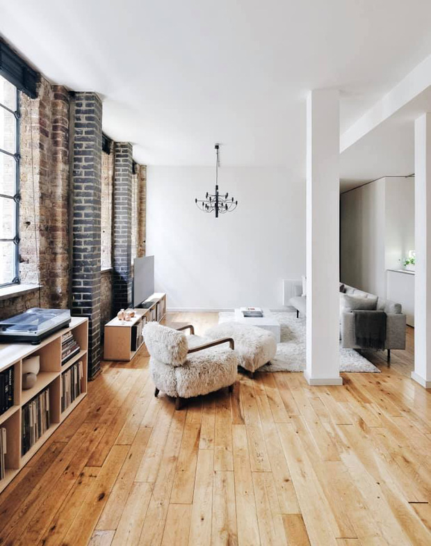 Cô gái Việt ở London mua nhà máy đồng hồ cũ rồi cải tạo thành nhà ở, chuyển hẳn nội thất từ Việt Nam sang-1