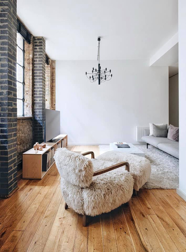 Cô gái Việt ở London mua nhà máy đồng hồ cũ rồi cải tạo thành nhà ở, chuyển hẳn nội thất từ Việt Nam sang-4