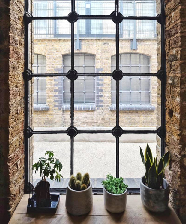 Cô gái Việt ở London mua nhà máy đồng hồ cũ rồi cải tạo thành nhà ở, chuyển hẳn nội thất từ Việt Nam sang-11