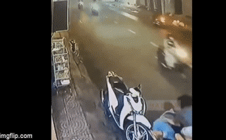 Hỏi đường không được, thanh niên đi SH liền cầm dao doạ nhân viên quán chè: Sự xuất hiện của người thứ 3 đã đảo lộn tất cả-1