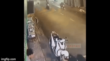 Hỏi đường không được, thanh niên đi SH liền cầm dao doạ nhân viên quán chè: Sự xuất hiện của người thứ 3 đã đảo lộn tất cả-3