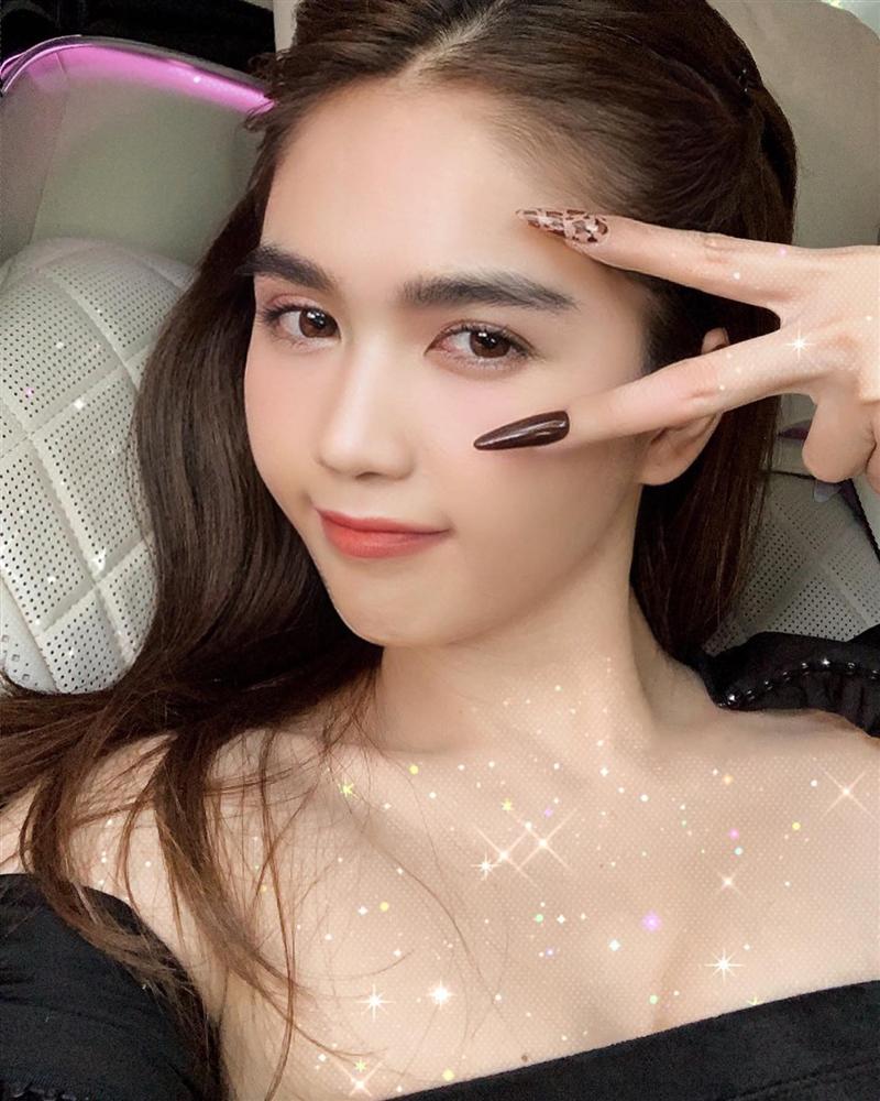 Mặc kệ chỉ trích, Ngọc Trinh vẫn sắm giày hình bộ phận sinh dục trị giá 4,7 triệu: Là mê đồ hiệu hay phản cảm nhức mắt?-5