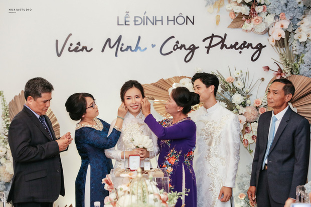 Vì sao vợ Công Phượng lại cầm nón che bụng trong đám cưới?-3