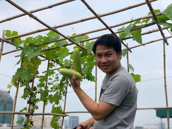 Khu vườn nhỏ xanh mướt, sai trĩu quả trên sân thượng của Ông hoàng nhạc đỏ Trọng Tấn-10
