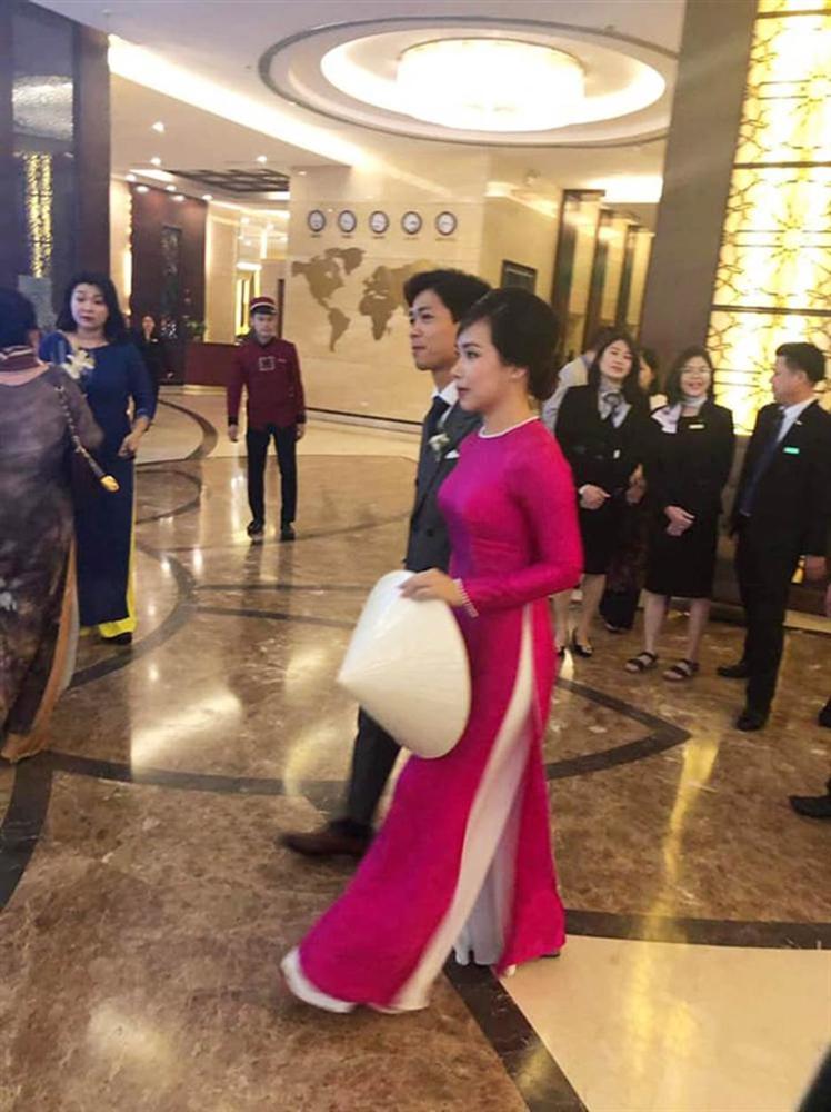 Loạt khoảnh khắc cực đẹp trong đám cưới của Công Phượng ở Nghệ An-1