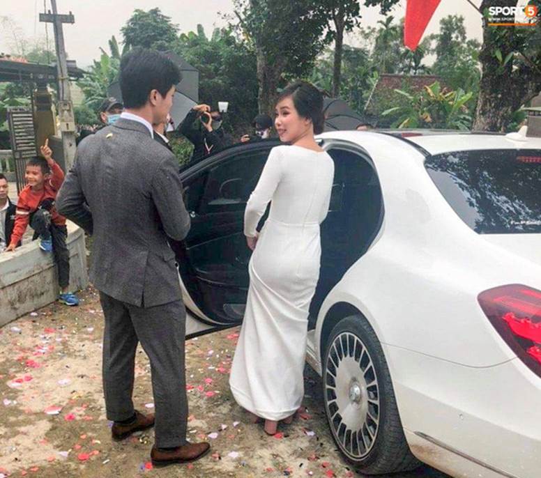 Loạt khoảnh khắc cực đẹp trong đám cưới của Công Phượng ở Nghệ An-4