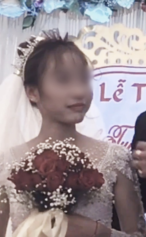 Cô dâu số nhọ: Chưa kịp vui vì có bạn lên mừng cưới đã đứng tim khi thấy nam thanh niên ôm chú rể hôn thắm thiết!-3