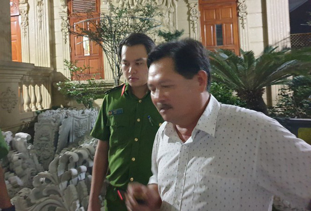 Cha con đại gia cho vay nặng lãi: Từ lâu đài dát vàng đến trại giam-1