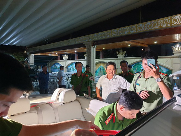 Cha con đại gia cho vay nặng lãi: Từ lâu đài dát vàng đến trại giam-4