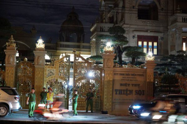 Cha con đại gia cho vay nặng lãi: Từ lâu đài dát vàng đến trại giam-5