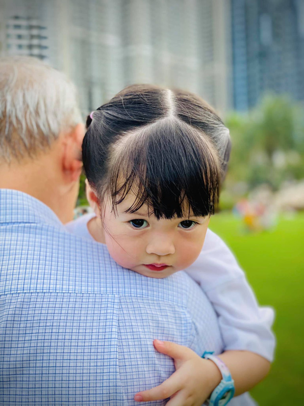 Đặng Thu Thảo tung loạt ảnh cận cảnh chân dung cưng xỉu của quý tử, giờ mới hiểu lý do ông xã đại gia bị ra rìa rồi!-5