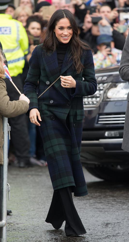 Meghan Markle hóa ra là cao thủ diện áo khoác dáng dài, xem mà học được 11 outfit để style sang như người Hoàng gia-1