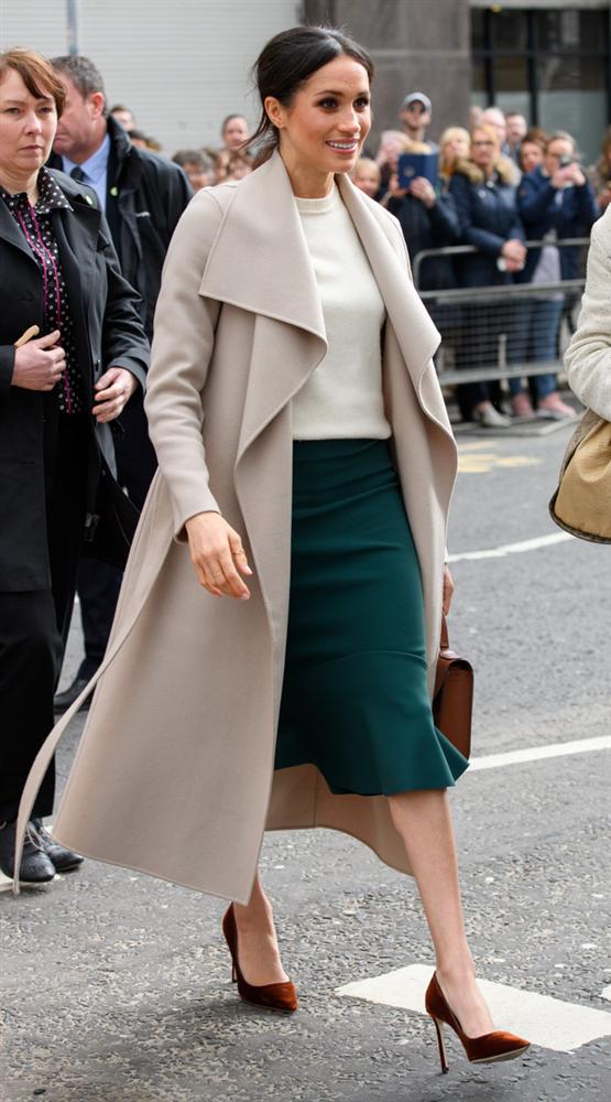 Meghan Markle hóa ra là cao thủ diện áo khoác dáng dài, xem mà học được 11 outfit để style sang như người Hoàng gia-2