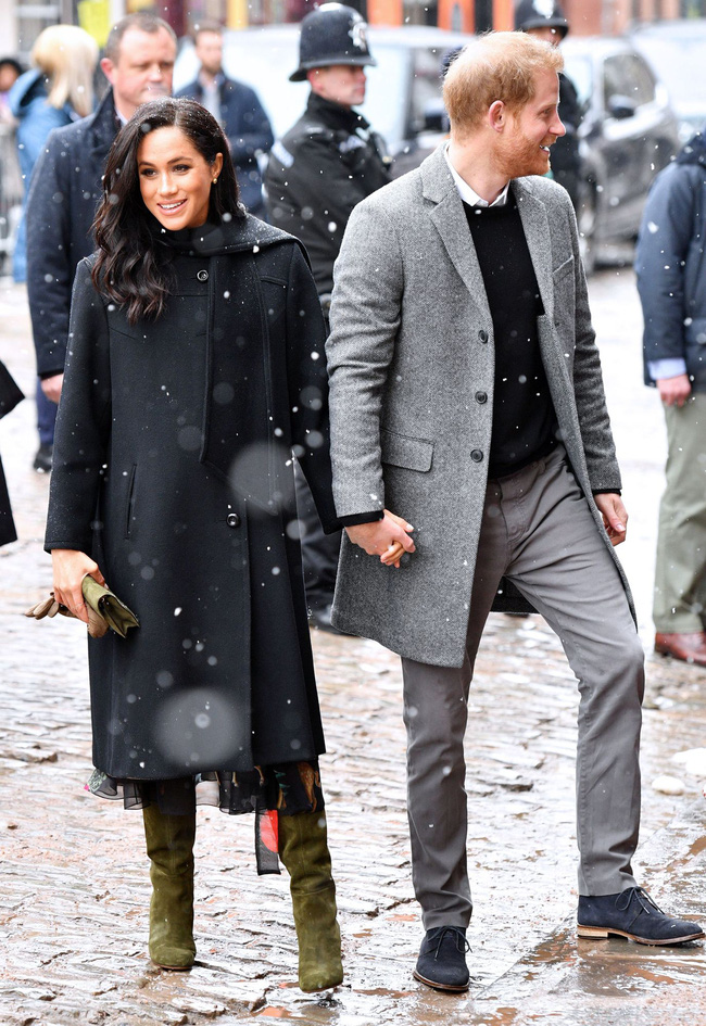 Meghan Markle hóa ra là cao thủ diện áo khoác dáng dài, xem mà học được 11 outfit để style sang như người Hoàng gia-11