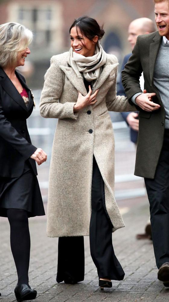 Meghan Markle hóa ra là cao thủ diện áo khoác dáng dài, xem mà học được 11 outfit để style sang như người Hoàng gia-7