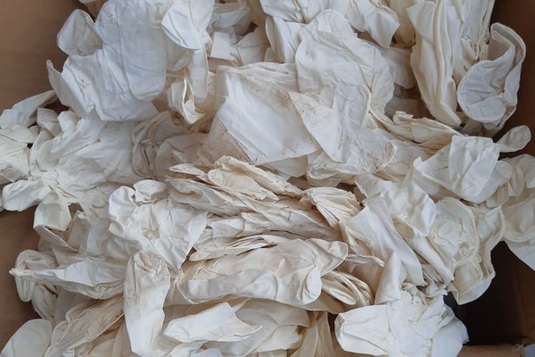 Đáng sợ, 2 container găng tay đã sử dụng từ Trung Quốc về Việt Nam-2