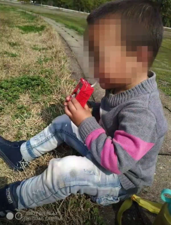 Con trai chết bất thường khi ngủ trưa, gia đình phẫn nộ tố cáo nhà trường, hình ảnh bất động của đứa bé được ghi lại gây chú ý-1