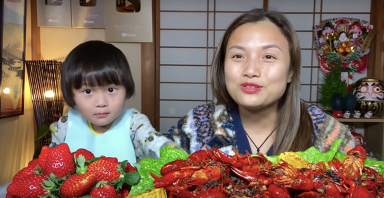 Google công bố 10 YouTuber nổi bật nhất Việt Nam 2020, vlogger ẩm thực duy nhất lọt top lại đang... ở nước ngoài-1