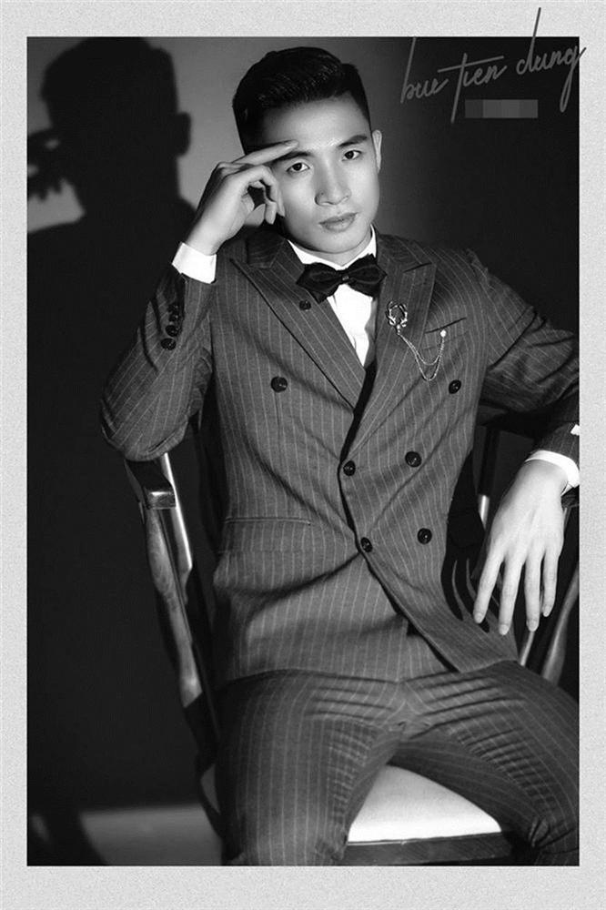 Ảnh cưới Bùi Tiến Dũng: Chú rể đẹp trai ngời ngời, cô dâu photoshop đến biến dạng-1