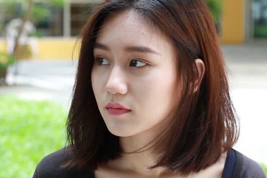 Ăn cơm tối xong, chị chồng đặt lên bàn một chiếc que thử thai 2 vạch khiến cả nhà trợn trắng mắt