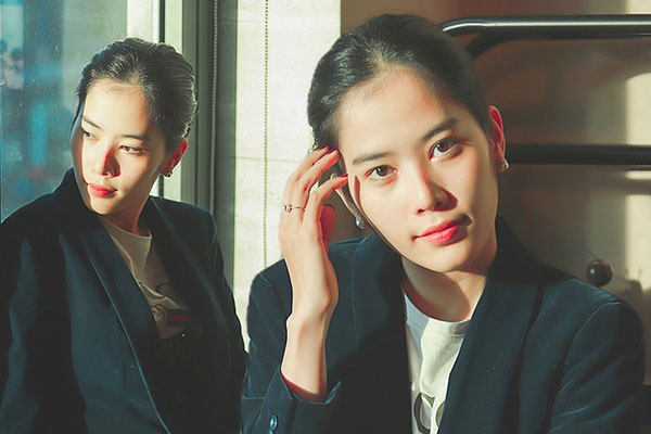 Nam Em gây náo loạn truyền hình: Giả vờ ngất xỉu khiến Trấn Thành bức xúc, hôn môi trai đẹp 3 lần, liên tục có hành động khác lạ-13