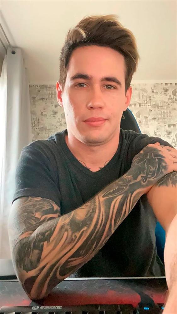 Youtuber Nga live-stream hành hạ bạn gái mang bầu đến chết rét để lấy 23 triệu đồng-2