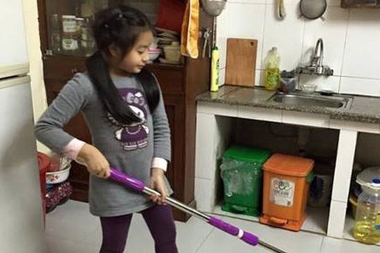Trả gần 500k để con làm việc nhà, bà mẹ ngỡ ngàng phát hiện 