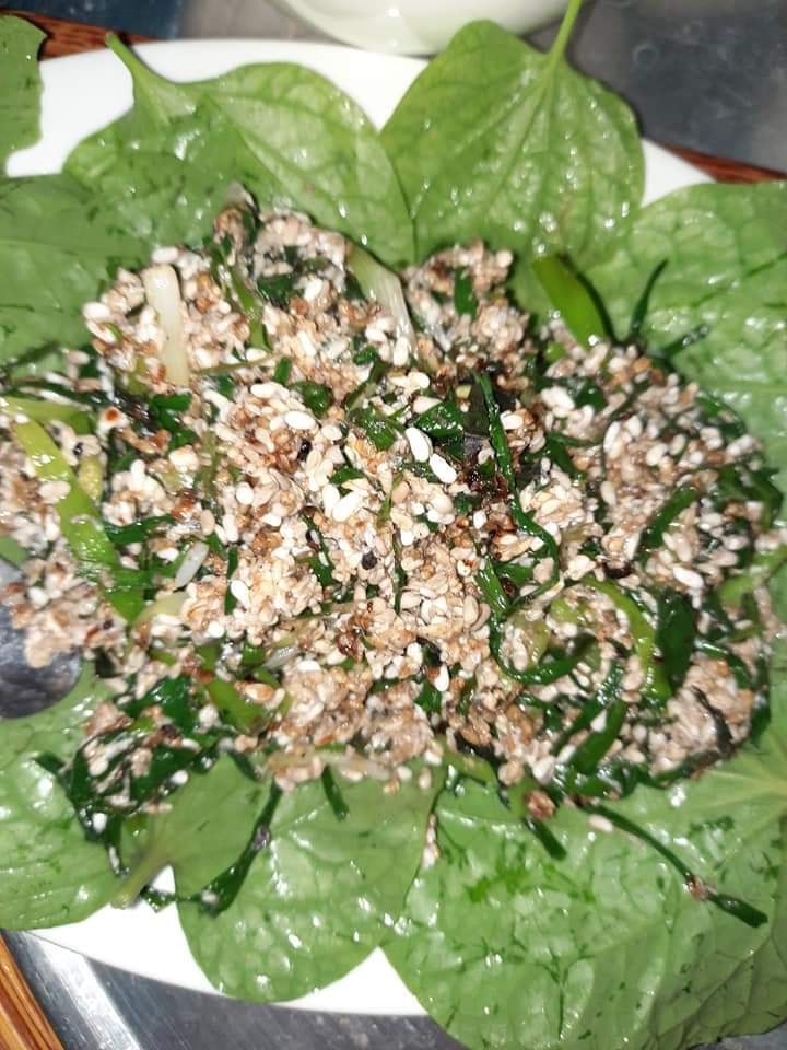 Kỳ lạ trứng kiến gai đen trái mùa hét giá gần triệu đồng/kg vẫn được bà nội trợ sành ăn móc hầu bao-3