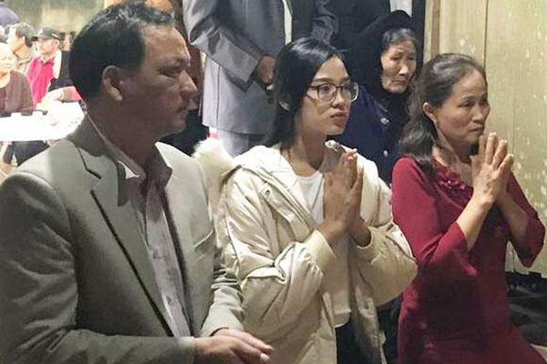 Lương Thùy Linh - Trần Tiểu Vy - Đỗ Thị Hà gây tranh cãi với màn catwalk thảm họa-13