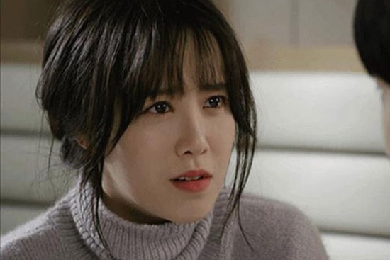 Bước ra khỏi toà, chồng cũ buông lời khinh miệt vợ, nhưng anh ta lập tức “cứng họng” khi người này xuất hiện