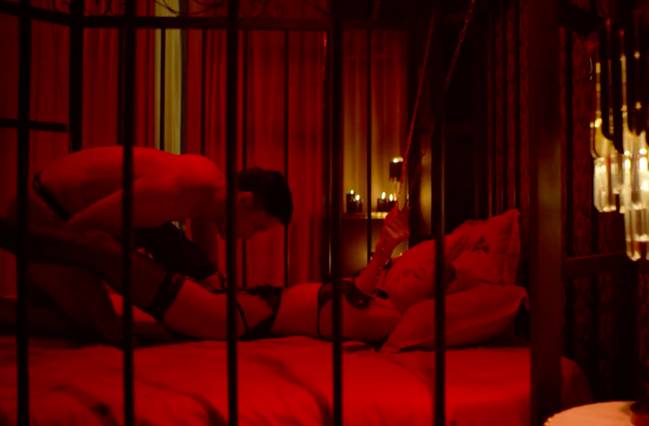 Cảnh 18+ trong phim Việt về sugar baby” gây sốc: Có căn phòng 50 sắc thái, diễn viên nữ lộ gần hết cơ thể-6