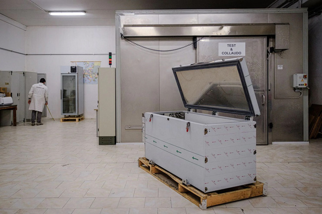 Hé lộ bên trong xưởng tủ đông siêu lạnh đựng vắc-xin Pfizer-8