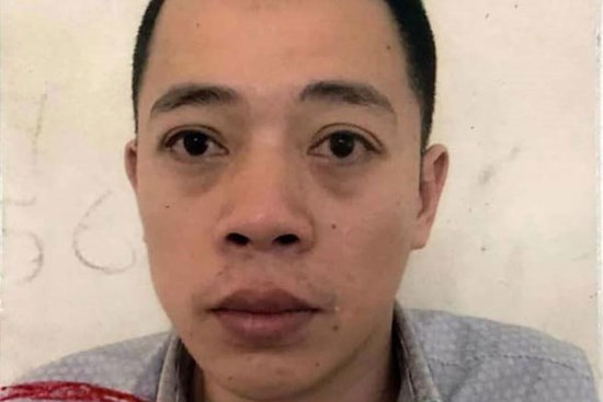 Tài xế trộm 40.000 USD trong xe ô tô mang về đưa cho vợ