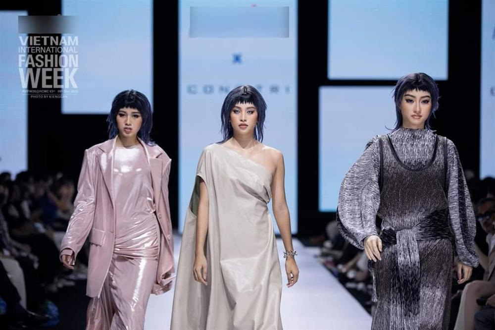 Lương Thùy Linh - Trần Tiểu Vy - Đỗ Thị Hà gây tranh cãi với màn catwalk thảm họa-1