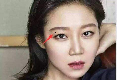 Phụ nữ sở hữu nốt ruồi này cả đời không lo cơm áo gạo tiền, càng lớn tuổi càng vượng phu, đặc biệt cuối năm 2020 thăng hoa viên mãn-2