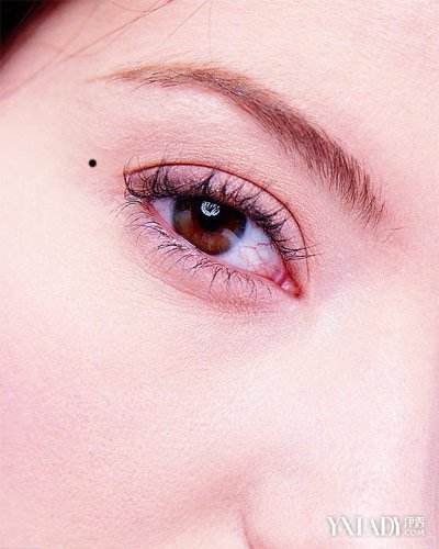 Phụ nữ sở hữu nốt ruồi này cả đời không lo cơm áo gạo tiền, càng lớn tuổi càng vượng phu, đặc biệt cuối năm 2020 thăng hoa viên mãn-3