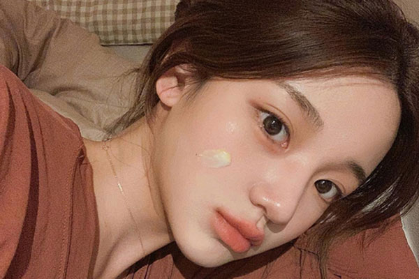 Mùa Đông môi dễ khô tróc, thâm xì nếu bạn không nhớ kỹ 6 tips dưỡng thần thánh này-6