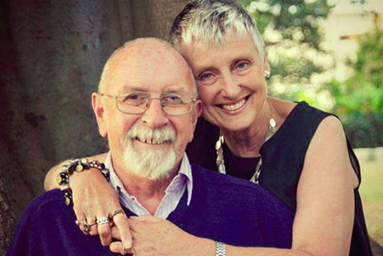 Vợ qua đời để lại di nguyện nhờ chăm sóc cây, chồng nghe theo răm rắp suốt nhiều năm trời đến lúc dọn nhà mới biết bị... chơi khăm