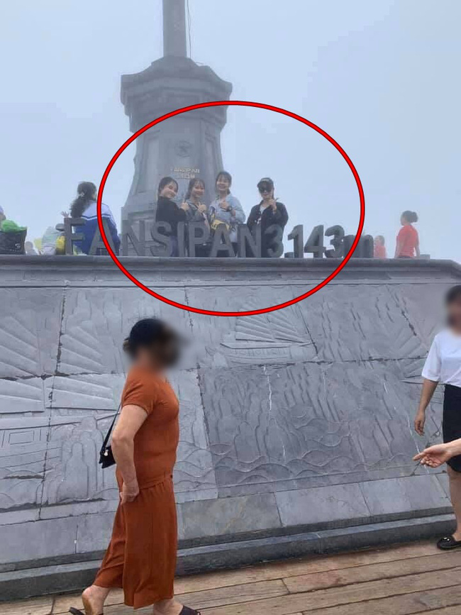 Nhờ người lạ chụp ảnh không xem lại, các cô gái ra về trong sự ức chế, lên mạng kể lể nghĩ được thương nhưng hóa ra lại bị dân mạng công kích gây hoang mang-2