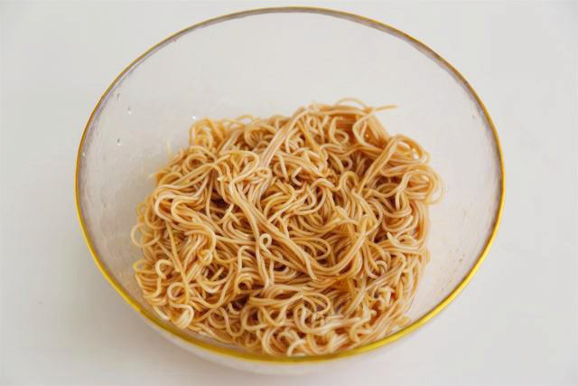 Thêm đúng bước này, xào mì không dính, thơm ngon ai ăn cũng thích mê-3