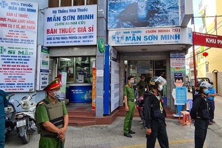 Hàng trăm công an khám xét 3 nhà thuốc tây lớn ở Biên Hòa