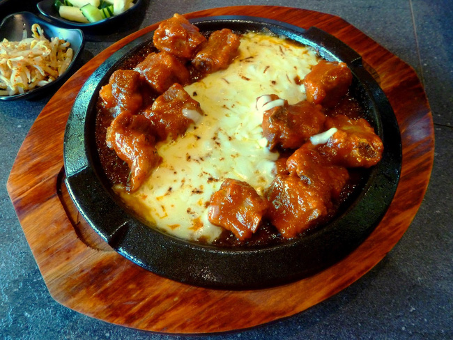 Sườn nướng phô mai kiểu Hàn Quốc: Món ăn siêu ngon và không thể bỏ qua vào ngày trời lạnh-11